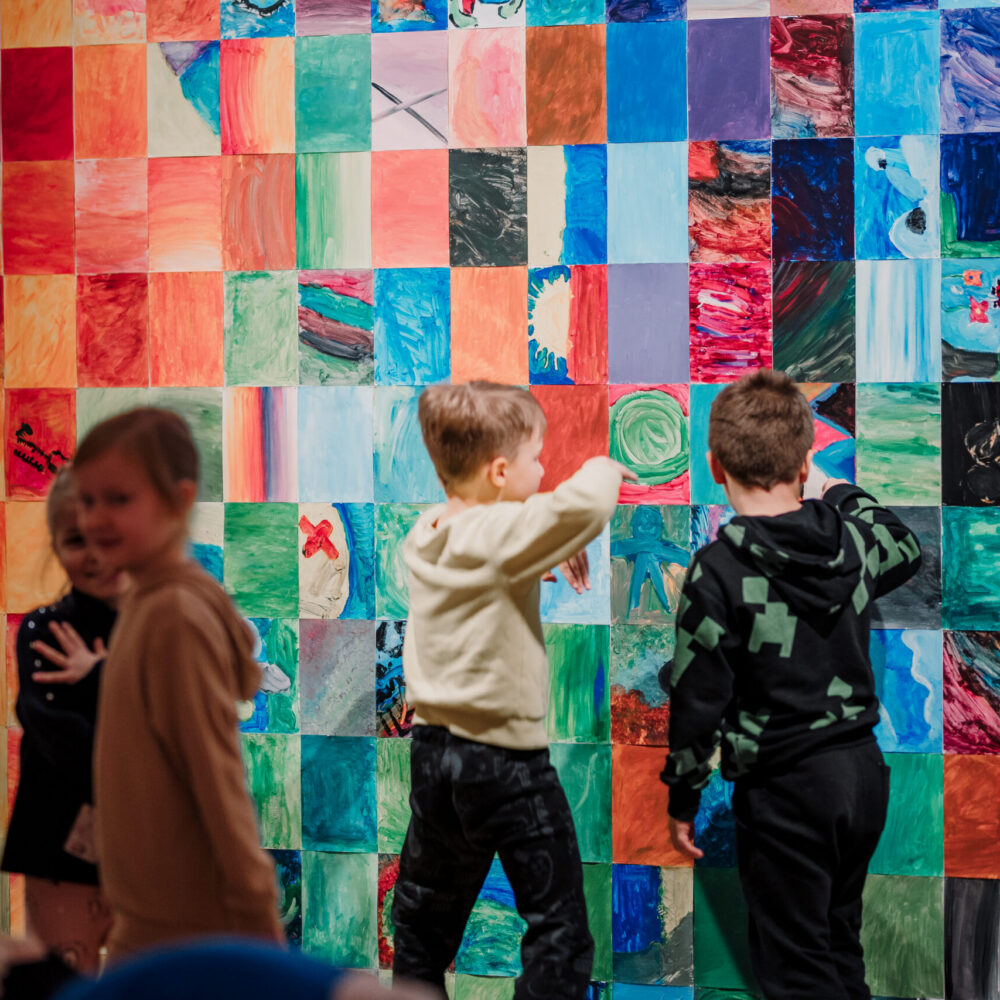 Join a free colouring workshop with your class