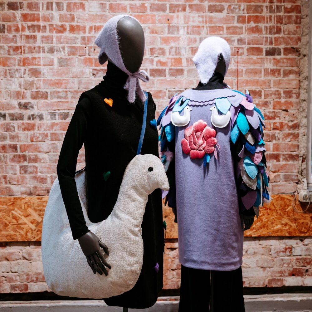 Kuraatorituurid moenäitusel “Hõimulõim”