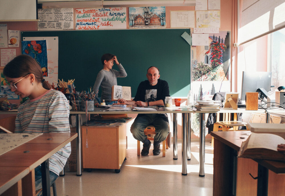 Galerii ⎜ “Kunstnikud on kohal” ⎜ Erki, Jevgeni ja Vaim koolides