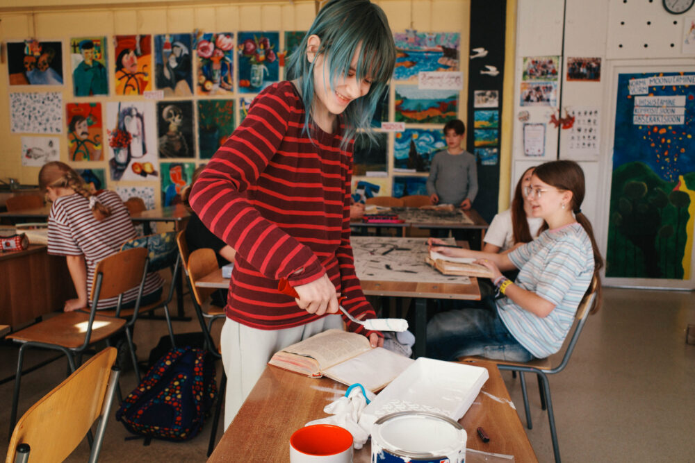 Contemporary Art Helps School students in Narva practise Estonian