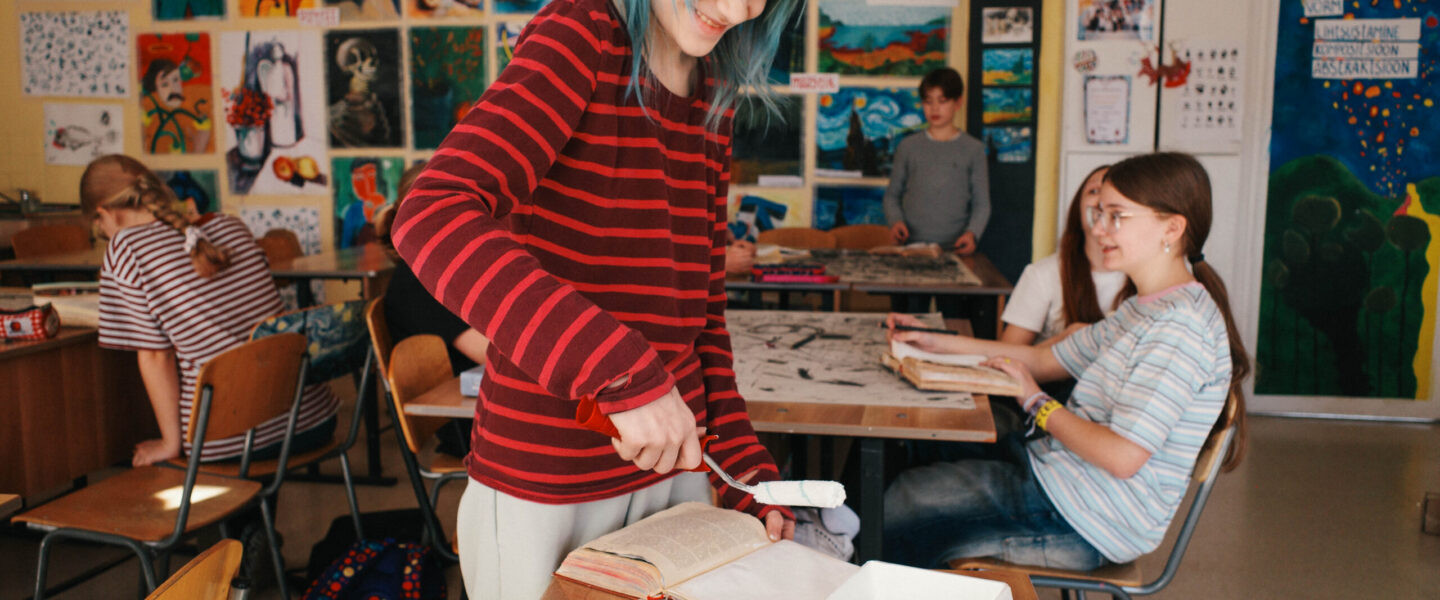Contemporary Art Helps School students in Narva practise Estonian